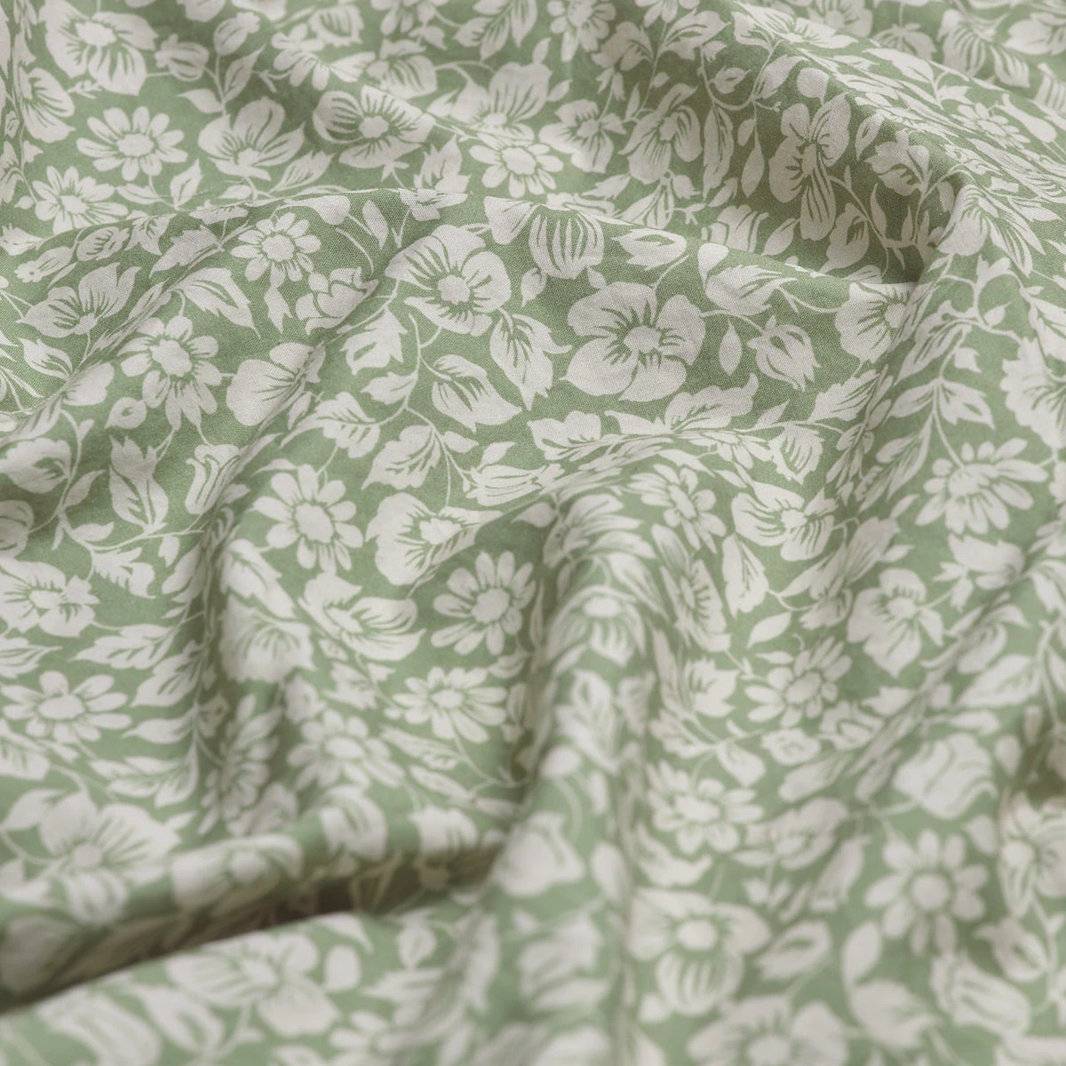 Pear Meadow Floral Printed Cotton Flat Sheet 4 Pear Meadow Floral Printed Cotton Flat Sheet - Image 2